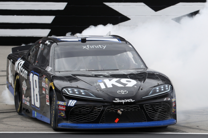 775321350XX00018_NASCAR_Xfi