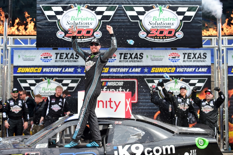 775321350CG00199_NASCAR_Xfi