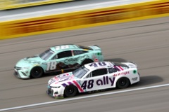 LAS VEGAS, NEVADA - MARCH 06: Alex Bowman, driver of the #48 Ally Chevrolet, and Kyle Busch, driver of the #18 Ethel M Chocolates Toyota, race during the NASCAR Cup Series Pennzoil 400 at Las Vegas Motor Speedway on March 06, 2022 in Las Vegas, Nevada. (Photo by Meg Oliphant/Getty Images)