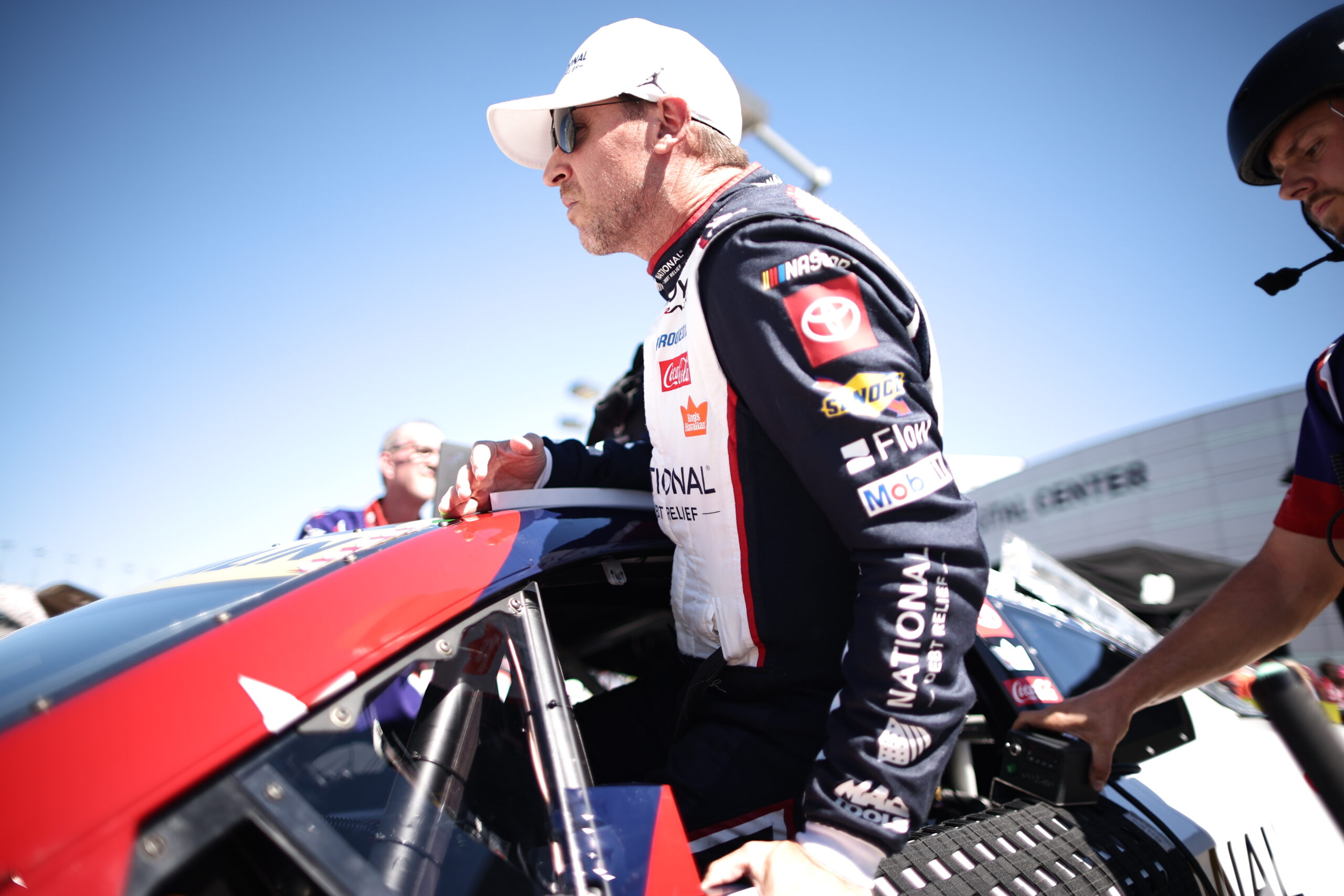 Hamlin hits the jackpot with Las Vegas pole, leads Toyota sweep